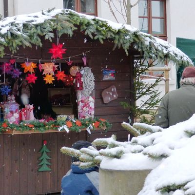 Grafik Weihnachtsmarkt mit Schnee