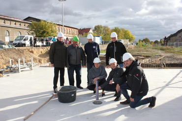 Gruppenfoto Grundsteinlegung Jugendzentrum