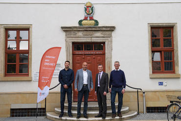 Gruppenfoto_Unterzeichnung Erschließungsvereinbarung DNS:NET am 19.10.2021