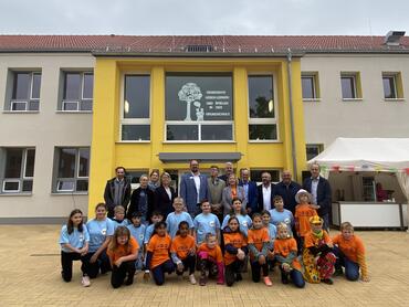 Gruppenfoto Erffnung Grundschule Diesterweg_07.10.2023