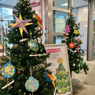 Wunschweihnachtsbaum in der Helios Brdeklinik