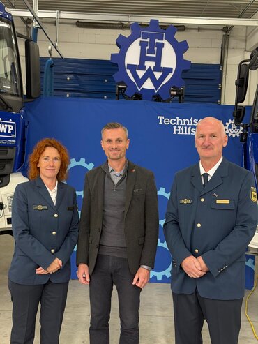 Die Leiterin der Regionalstelle Magdeburg Frau Lehmann, Bürgermeister Benjamin Kanngießer und Ortsbeauftragter für Oschersleben Herr Steinsberger (v.l.)