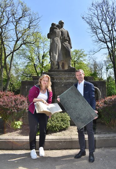 Bild 1 Kriegerdenkmal